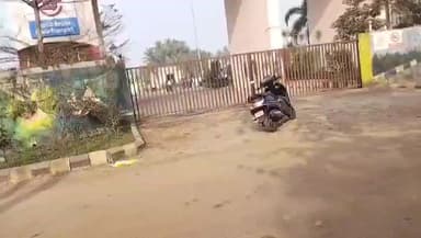 ଖଣ୍ଡଗିରି: ପାତ୍ରପଡା ଆମ ବସ ଡିପୋ ନିକଟରେ ସ୍କୁଟି କୁ ଧକା ଦେଲା ଆମ ବସ, ସ୍କୁଟି ଚାଳକ ମେଡିକାଲ ରେ ଭର୍ତି