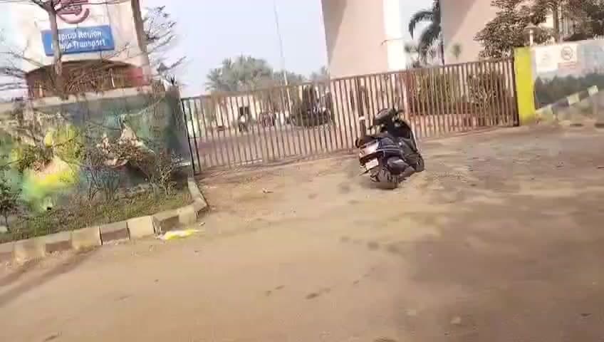 ଖଣ୍ଡଗିରି: ପାତ୍ରପଡା ଆମ ବସ ଡିପୋ ନିକଟରେ ସ୍କୁଟି କୁ ଧକା ଦେଲା ଆମ ବସ, ସ୍କୁଟି ଚାଳକ ମେଡିକାଲ ରେ ଭର୍ତି