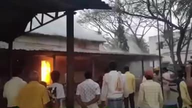 ಶಿರಹಟ್ಟಿ: ಪಟ್ಟಣದ ಪಶು ಆಸ್ಪತ್ರೆಗೆ ಬೆಂಕಿ, ತಪ್ಪಿದ ಭಾರಿ ಅನಾಹುತ