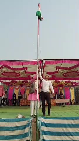 सामूहिक ग्राउंड में हुआ ध्वजारोहण का कार्यक्रम सरपंच बहोरी आदिवासी के द्वारा फहराया गया झंडा तिरंगा सहयोग में रहे चंद्रप