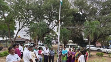 கலசபாக்கம்: கலசப்பாக்கம் ஊராட்சி ஒன்றிய அலுவலகத்தில் 77 வது குடியரசு தினத்தை முன்னிட்டு தேசிய கொடி ஏற்றப்பட்டது