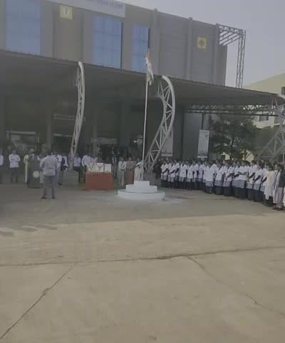 आज श्री रावतपुरा सरकार मेडिकल कॉलेज मे 26 जनवरी को बड़े धूमधाम से मनाया गया