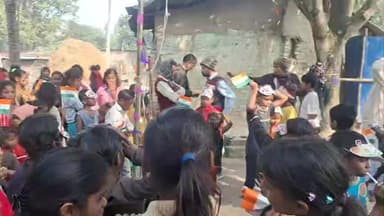 Sohagpur koloni me jhanda tulan kiya gaya