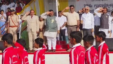 ಕುಷ್ಟಗಿ: ಪಟ್ಟಣದಲ್ಲಿ ಗಣರಾಜ್ಯೋತ್ಸವದ ದಿನಾಚರಣೆಗೆ ಶಾಸಕ ದೊಡ್ಡನಗೌಡ ಪಾಟೀಲ ಧ್ವಜಾರೋಹಣ ನೆರವೇರಿಸಿ ಚಾಲನೆ
