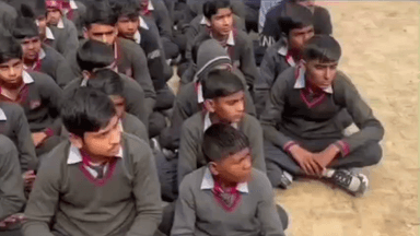 हसनपुर: हसनपुर के लहरपुर गांव के निजी स्कूल में पुलिस ने नशे के खिलाफ जागरूकता अभियान चलाया