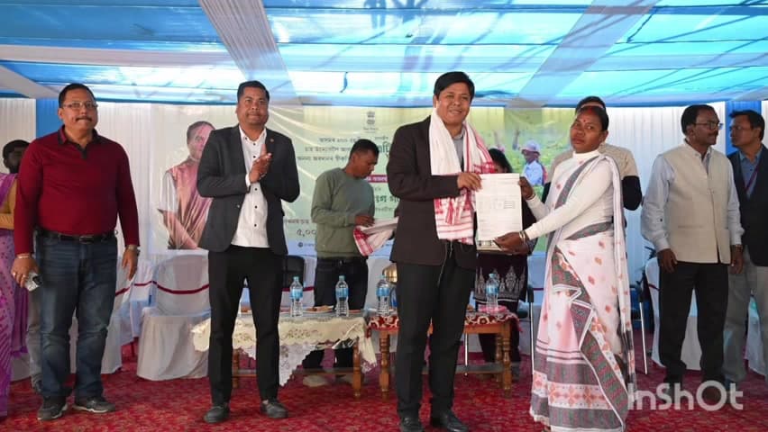 নাহৰকটীয়া: জয়পুৰ চাহ বাগিচাত এটি কলি দুটি পাত” আঁচনিৰ শুভাৰম্ভ কৰিলে বিধায়ক তৰংগ গগৈয়ে