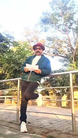 अरे,उठो सवर्णो ओबीसी से हाथ मिलाओ बढ़कर।
यूजीसी क्या? जो चाहों वह "अद्भुत" छीनो लड़कर।।
#ओम_अद्भुत_शाहाबादी