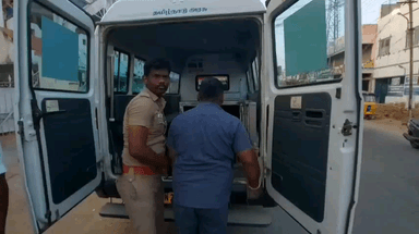 கந்தர்வகோட்டை: வடுகப்பட்டி கூட்டுறவு வங்கி அருகே பாரஸ்ட் லாரி மோதி தில் டூவீலரில் வந்த 43 வயது நபர் சம்பவ இடத்தில் பலி DSP பிருந்தா விசாரணை லாரி பறிமுதல்