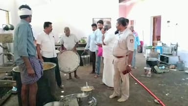 ಹೆಗ್ಗಡದೇವನಕೋಟೆ: ಭೀಮನ ಕೊಲ್ಲಿ  ಶ್ರೀ ಮಹದೇಶ್ವರ ಜಾತ್ರಾ ಮಹೋತ್ಸವದ ತಾತ್ಕಾಲಿಕ ಆಸ್ಪತ್ರೆಗೆ , ಪ್ರಸಾದ ತಯಾರಿಸುವ ಸ್ಥಳಕ್ಕೆ: ಡಾ ರವಿಕುಮಾರ್ ಭೇಟಿ ಪರಿಶೀಲನೆ