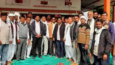 नांगल राजावतान: नांगल राजावतान तहसील के राशन डीलरों की विभिन्न मांगों को लेकर आलूदा के तालाब वाले हनुमान मंदिर परिसर में बैठक आयोजित हुई