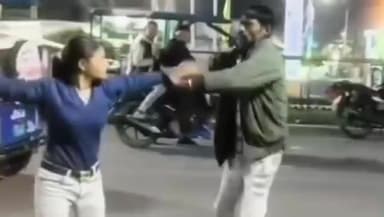 #मनचले को महंगी पड़ी #छेड़खानी
#एसपी कार्यालय के पास ही #धो डाला हमीरपुर,#यूपी