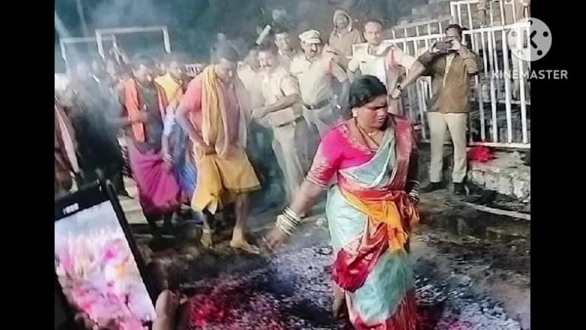 నార్కెట్​పల్లి: చెర్వుగట్టు అగ్నిగుండాల కార్యక్రమంలో నల్లగొండ ఆర్డిఓ అశోక్ రెడ్డి