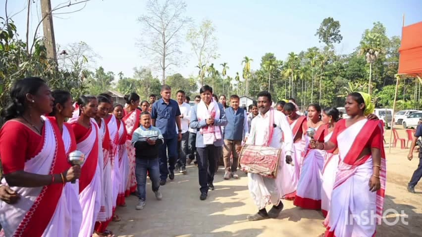 নাহৰকটীয়া: লেঙেৰীজান চাহ বাগিচাত এটি কলি দুটি পাত আঁচনিৰ শুভাৰম্ভ কৰিলে বিধায়ক তৰংগ গগৈয়ে