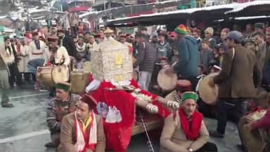 मोरी: मोरी के अडोर और बड़ासू पट्टी के विभिन्न गांवों में ग्रामीणों ने धूमधाम से मनाया सोमेश्वर महाराज का देवगोती मेला