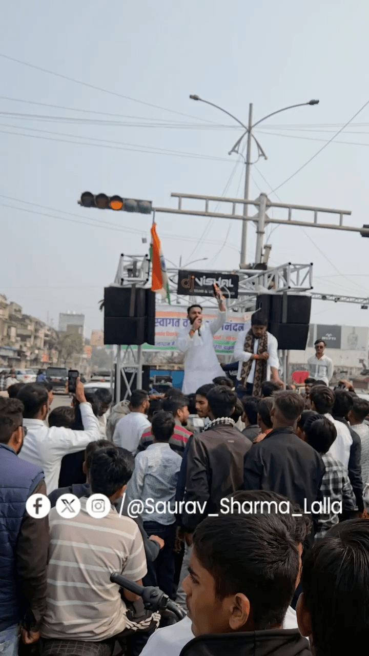 रघुराजनगर नगरी: मैंने उन लोगों की कब्रें भी देखी है कब्रिस्तान में , जो सिर्फ़ इसलिए नहीं लड़े की कही वो मारे न जाए । बाग़ी बनिए ग़ुलाम नहीं । 
📍सतना 
#TEAMCHHOTUSHARMA