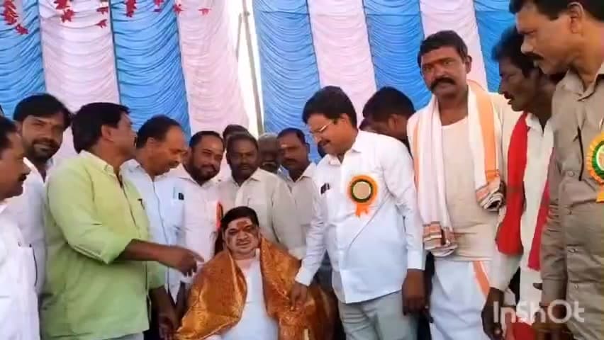 మానకొండూరు: శంకరపట్నంలోని సమ్మక్క సారలమ్మ జాతర లో పాల్గొన్న మంత్రి పొన్నం ప్రభాకర్, నిలువెత్తు బంగారు సమర్పించిన మంత్రి