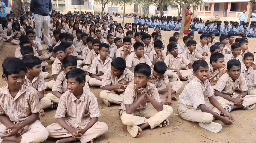 கறம்பக்குடி: மழையூர் அரசு மேல்நிலைப்பள்ளியில் 6 லட்சம் மதிப்பீட்டில் கட்டி முடிக்கப்பட்ட மிதிவண்டிகள் நிறுத்தும் கூட்டத்தை திறந்து வைத்த MLA Dr முத்துராஜா