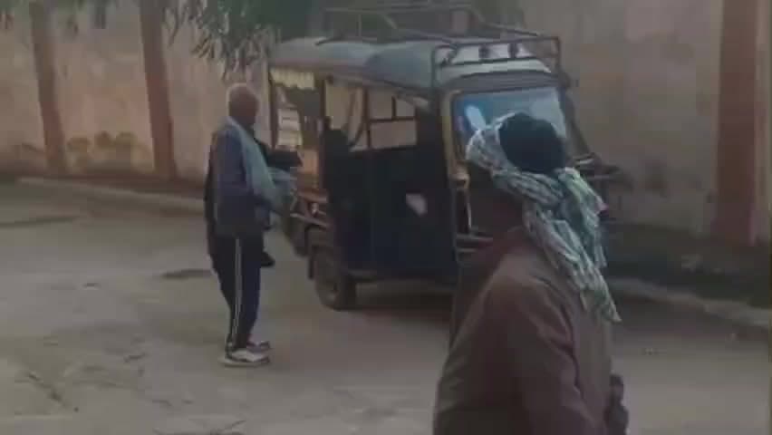 सिकटा: ट्रेन से कटकर अज्ञात व्यक्ति की मौत, इलाके में फैली सनसनी