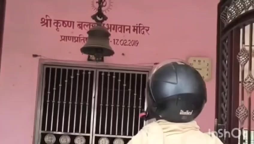 चक्की: चंदा गांव में अपने आप हिलता घंटा बना आस्था का केंद्र, दो दिनों से उमड़ रहा श्रद्धालुओं का सैलाब