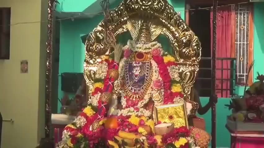போடிநாயக்கனூர்: கூழையனூர் அருள்மிகு வீரர் நாகம்மன் கோவில் கும்பாபிஷேக விழா வெகு விமர்சையாக நடைபெற்றது ஏராளமான பக்தர்கள் பங்கேற்றனர்