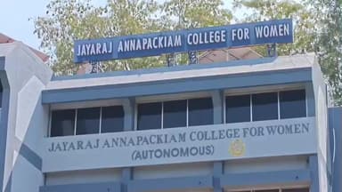 பெரியகுளம்: பெரியகுளம் தனியார் மகளிர் கலை, அறிவியல் கல்லூரியில் 55ம் ஆண்டு விளையாட்டு போட்டி நடந்தது