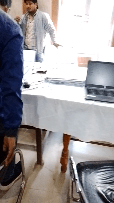 sir  ka 

 zamaniya  block 

karya karne ke time par  karmchari gayab