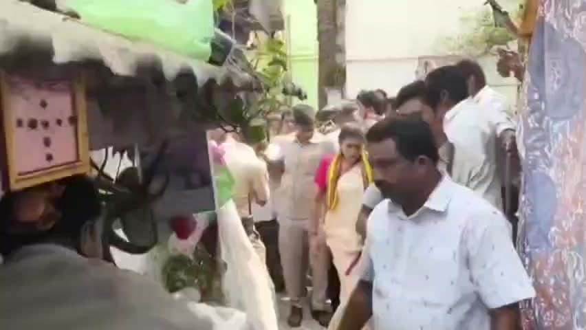 పాయకరావుపేట: పాయకరావుపేట నియోజకవర్గంలో ఇంటింటికి వెళ్లి ఎన్టీఆర్ భరోసా పింఛన్లు పంపిణీ చేసిన హోం మంత్రి వంగలపూడి అనిత