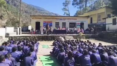 घाट: सड़क सुरक्षा माह के तहत नंदानगर क्षेत्र में चमोली पुलिस ने जागरूकता अभियान चलाया, स्कूली छात्र-छात्राओं को किया जागरूक