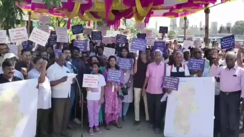 சோழிங்கநல்லூர்: சதுப்பு நிலத்தில் குடியிருப்பதாக கூறி அப்புறப்படுத்த மேலும் அதிகாரிகளுக்கு எதிராக போராட்டத்தில் ஈடுபட்ட பொதுமக்கள்