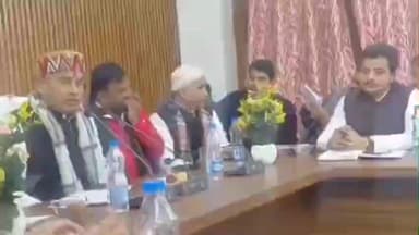 फेनहारा: फेनहारा आईबी भवन में विकास कार्यों को लेकर विधायक राणा रंधीर सिंह ने की समीक्षात्मक बैठक, दिए सख्त निर्देश