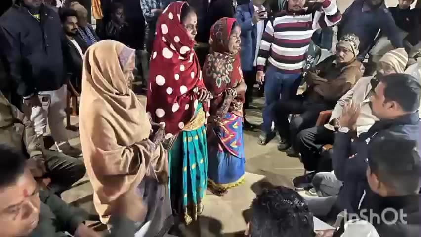 करौं: भाजपा नेता गंगा नारायण सिंह ने शीतला मंदिर निर्माण में ₹1,01,000 की सहयोग राशि दी
