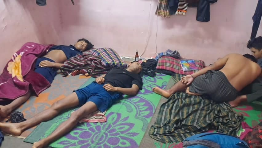 ಹೊಸಕೋಟೆ: ತಾಲ್ಲೂಕಿನ ‌ಮುತ್ಸಂದ್ರ ಗ್ರಾಮದಲ್ಲಿ ಲೇಬರ್ ಶೆಡ್ ನಲ್ಲಿ ಮಲಗಿದ್ದ ನಾಲ್ವರು ಯುವಕರ  ಮಲಗಿದ್ದಲ್ಲೆ ದುರ್ಮರಣ