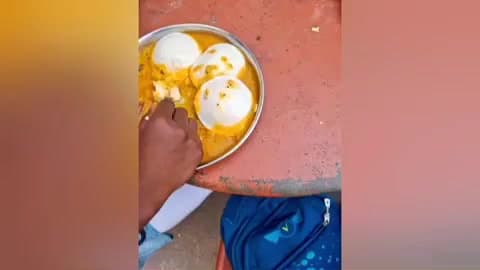 குமாரபாளையம்: தனியார் கல்லூரியில் தரமற்ற உணவு வழங்குவதாக கல்லூரி மாணவர்கள் போராட்டம் நடத்தியதால் பரபரப்பு ஏற்பட்டுள்ளது