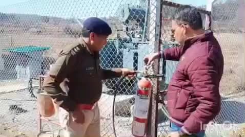 बग्वालीपोखर: फायर स्टेशन रानीखेत ने बग्वालीपोखर क्षेत्र में स्थापित सोलर प्लांटों का किया फायर रिस्क निरीक्षण