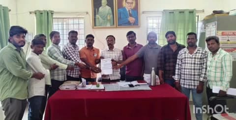 బిజినేపల్లి: బిజినపల్లి ఎంపీడీవోకు గ్రామపంచాయతీ ఎంప్లాయిస్ యూనియన్ సమ్మె నోటీసు అందజేత