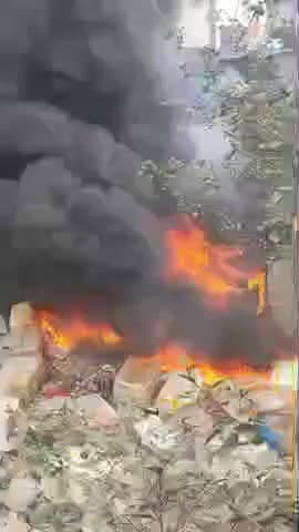 Tungi bazar me lga aag or bayankara dhua hi dhua ho gya ye aag logo ne bazar ke pul ke niche  kachre ko jalane liye lgay