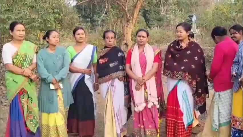 খুমটাই: মুখ্যমন্ত্ৰীৰ মহিলা উদ্যমিতা আঁচনিৰ চেক লাভৰ বঞ্চিত খুমটাইৰ বহু আত্মসহায়ক গোটৰ মহিলা, পতিয়াপথাৰত ক্ষোভ ভুক্তভোগী মহিলাৰ