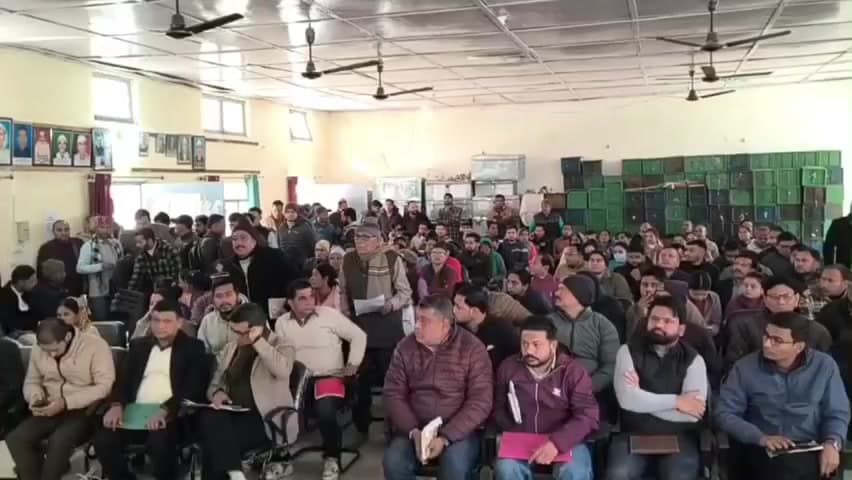 कर्णप्रयाग: कर्णप्रयाग के क्षेत्र पंचायत सभागार में आयोजित तहसील दिवस, 32 शिकायतें मौके पर ही निस्तारित