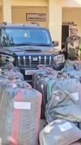 समदड़ी: नाकाबंदी तोड़कर भागे तस्कर, 15 KM पीछा करने के बाद टायर फटने पर SUV गांव सुरपुरा में छोड़ी, 438 KG डोडा-चूरा जब्त