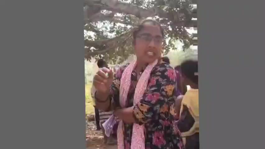 పాయకరావుపేట: వసతులు కల్పించకుండా ఇల్లు ఖాళీ జయం మూలపర్రులో నిర్వాసితుల ఆందోళన