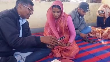 लवाण: भारतीय रिजर्व बैंक के तत्वाधान में शीतला माता मंदिर लवाण पर आयोजित कार्यक्रम में महिलाओं को बैंकिंग की जानकारी दी गई