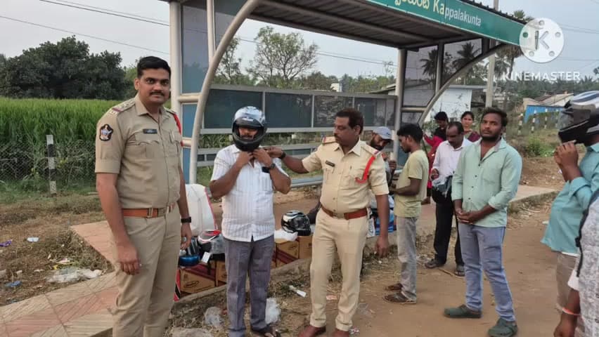 ద్వారకాతిరుమల: ద్వారకాతిరుమల మండలంNH 16 కప్పలగుంట గ్రామ సమీపంలో వాహనాలు తనిఖీ చేసిన CI విల్సన్