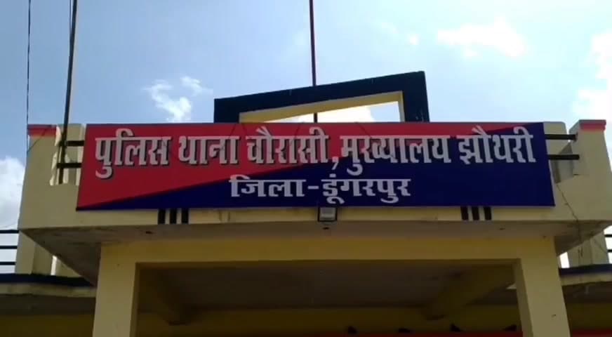 झौथरी: ऑपरेशन शिकंजा के तहत चौरासी थाना पुलिस ने की बड़ी कार्रवाई, लूट का खुलासा — दो आरोपी गिरफ्तार, मोबाइल व नकदी बरामद