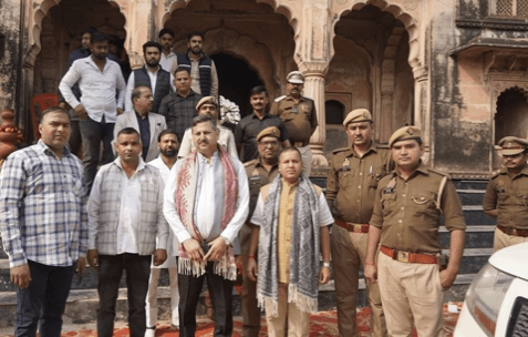 कटी हुई टहनियां कहां छांव देती हैं,, हद से ज्यादा उम्मीदें हमेशा घाव देती हैं।