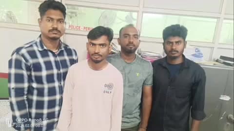 பெருந்துறை: பணிக்கம்பாளையம் பகுதியில் அனுமதி இன்றி தங்கி இருந்த நான்கு வங்கதேச இளைஞர்களை குறித்து சிறப்பு முகாமுக்கு அனுப்பி வைத்தனர்