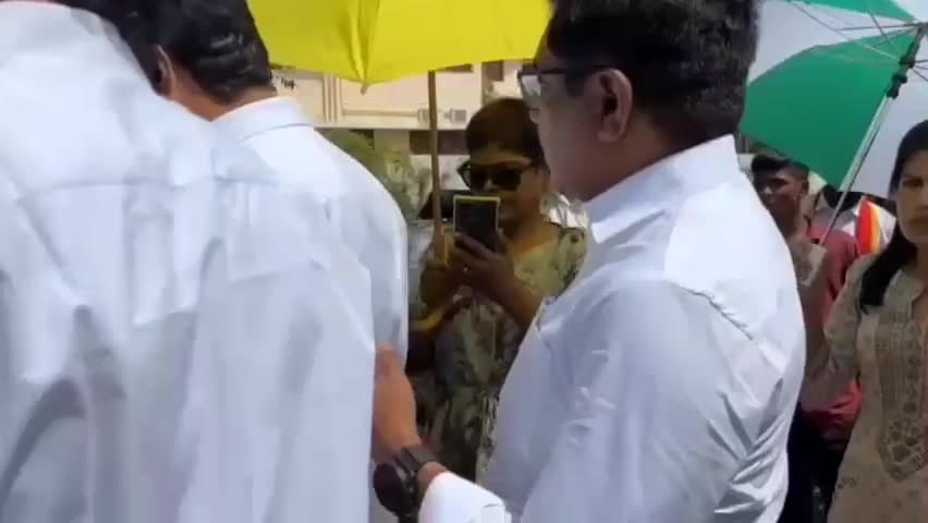 சோழிங்கநல்லூர்: என்ன அநியாயம் நடக்கிறது பாருங்க - தவெக தலைமை அலுவலகத்தில் சுத்து போட்டு ஏரியா வாசிகள் ஆவேசம்