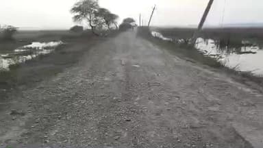 उन्नाव: उन्नाव के ग्राम थाना से परियर को जोड़ने वाली सड़क की हालत खराब ग्रामीण लोगों को आने-जाने में हो रही परेशानी #jansamaya