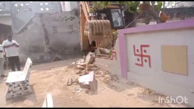 માલપુર: નગરની અંધારી વાડી મેલડી માતાજીના મંદિરની જાળવણી માટે બનાવેલ કમ્પાઉન્ડ હોલને તંત્ર દ્વારા તોડી પડાતા ભક્તોમાં રોષ
