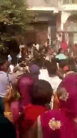 हमारे माननीय सरपच को मरा और अपने हि पियर् थाना ने मरा और गोली भी फायरिंग किया 
बरगाओ बंदरा मुज़फ्फरपुर्