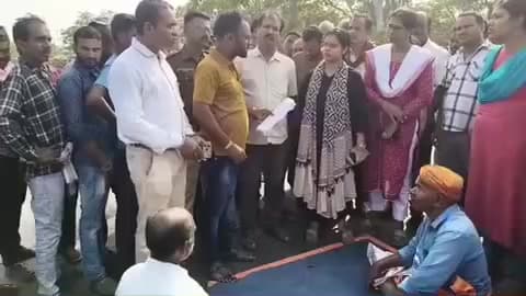 ଚାନ୍ଦବାଲି: ବିରସ ସେବା ସମବାୟ ସମିତି ରେ ଧାନ କଟିନିଛଟିନ ନେଇ ଚାଷୀ ବିରସ- ଧାମରା ମୁଖ୍ୟ ରାସ୍ତାରେ  ଧାନ ବସ୍ତା ରଖି ରାସ୍ତା ରୋକ